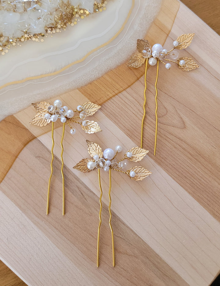 CALLA | Dainty Leafy Hair Pin | Pearl & Crystal