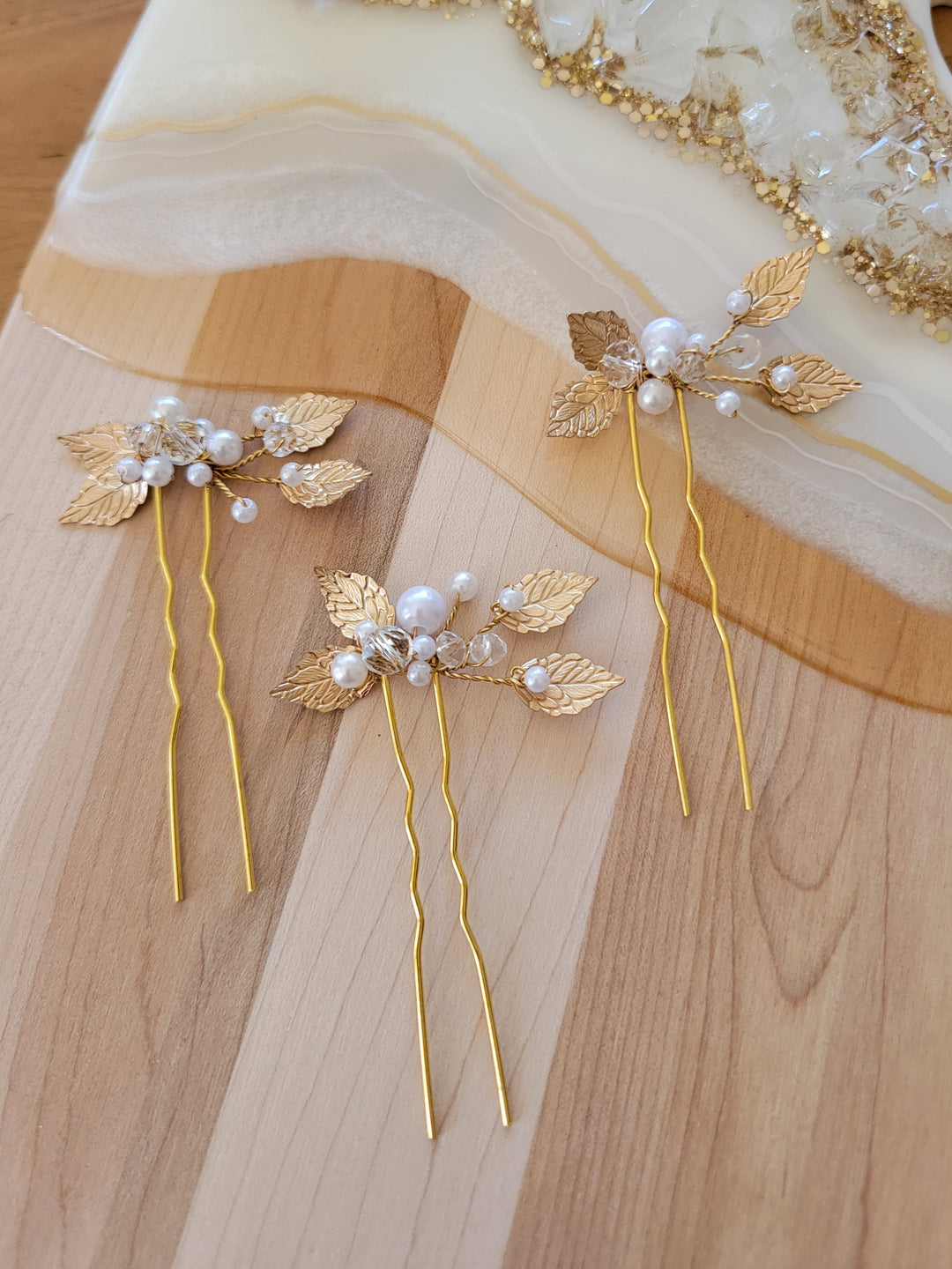 CALLA | Dainty Leafy Hair Pin | Pearl & Crystal