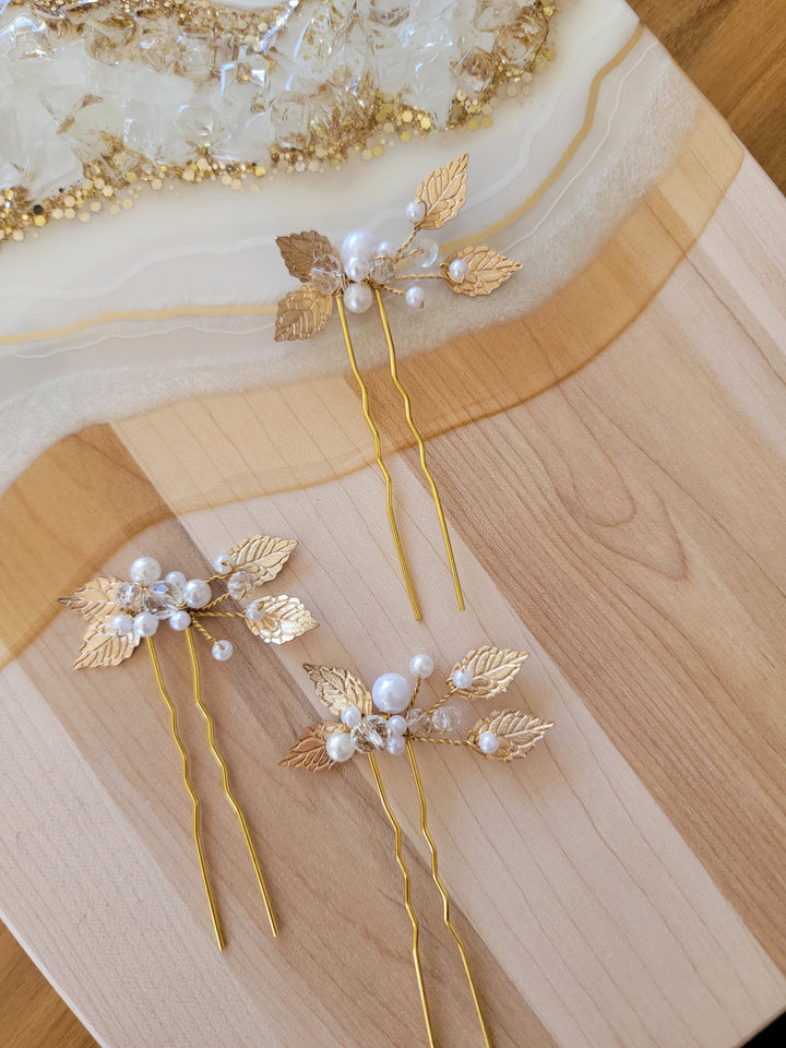 CALLA | Dainty Leafy Hair Pin | Pearl & Crystal