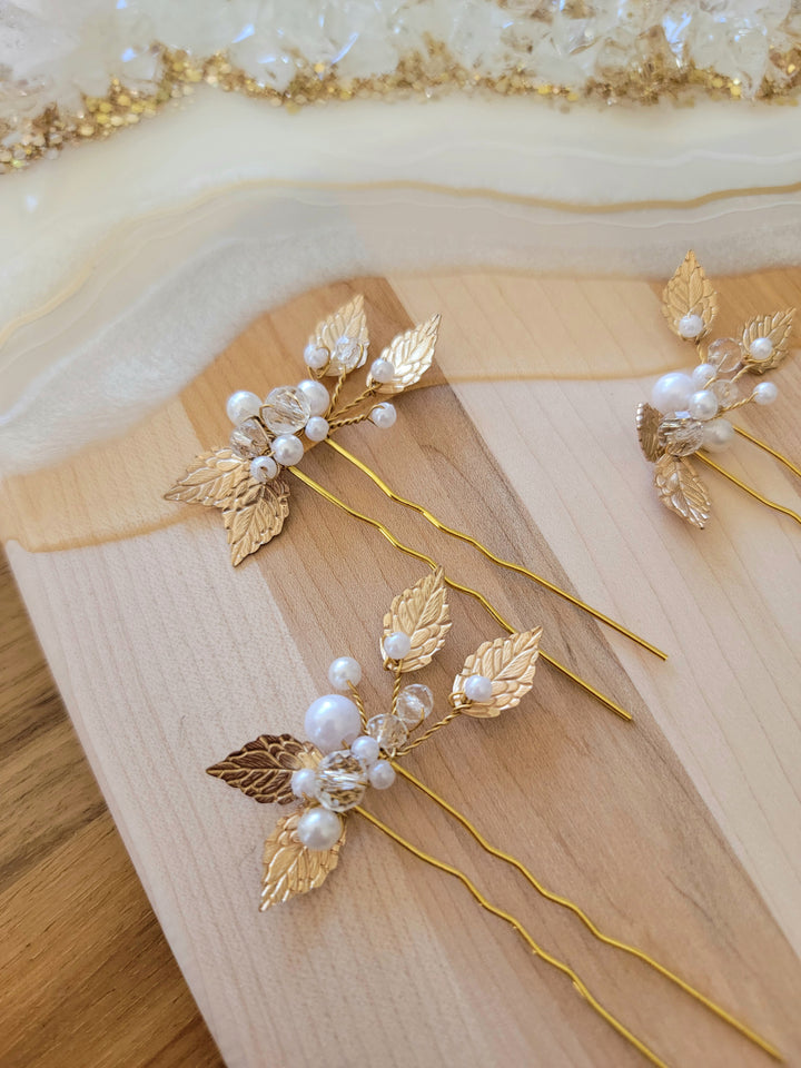 CALLA | Dainty Leafy Hair Pin | Pearl & Crystal