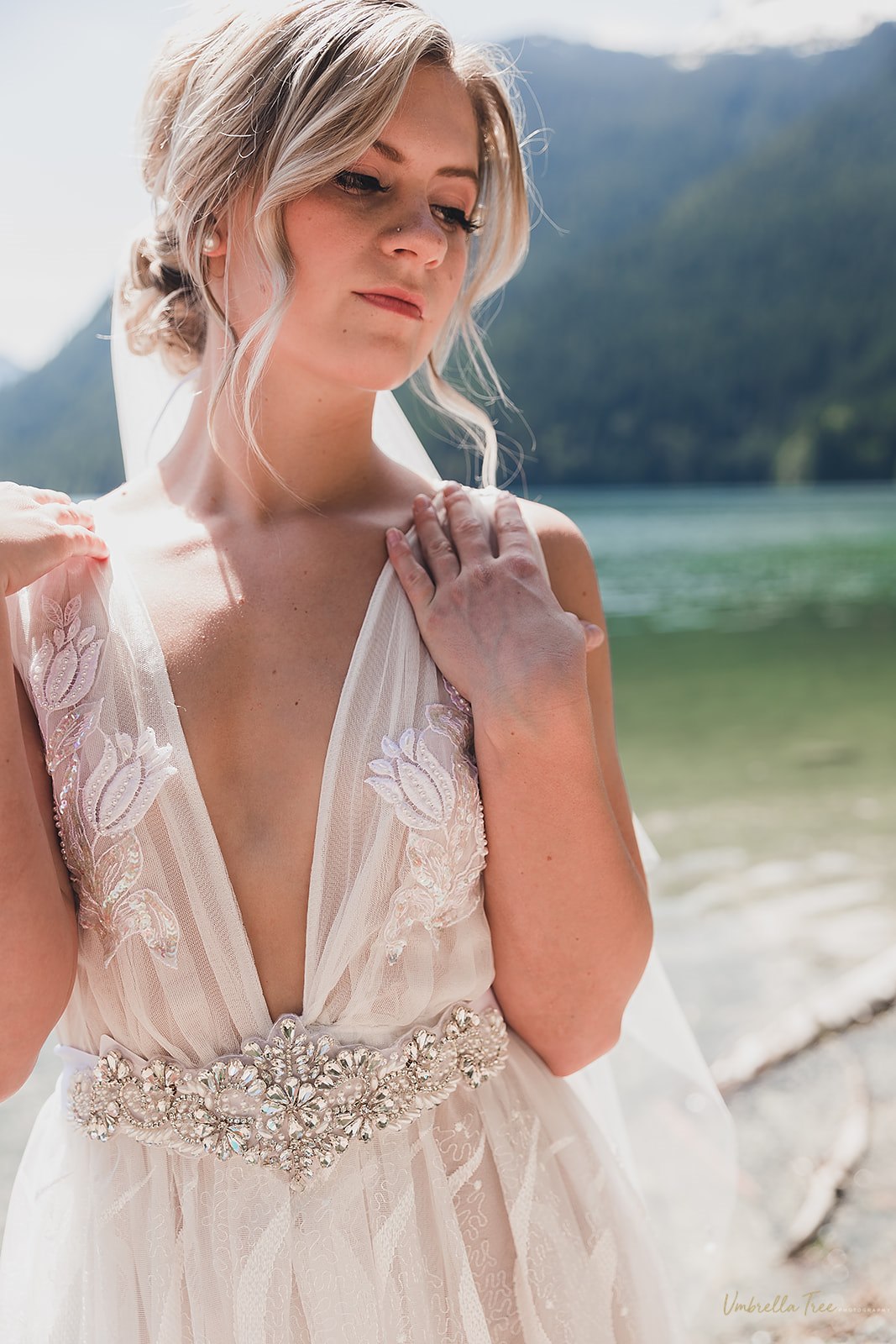 GLITRA | Wide Rhinestone & Pearl Belt