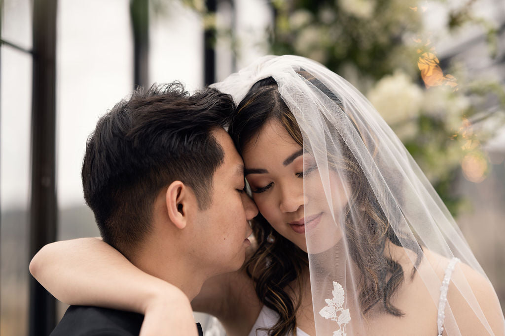 EVERLY Lace Veil | Romantic Fingertip Wedding Veil | Delicate Lace Appliqué Edge