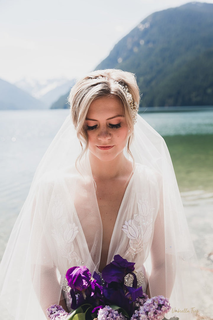 Simple drop style veil with minimal gather and volume
