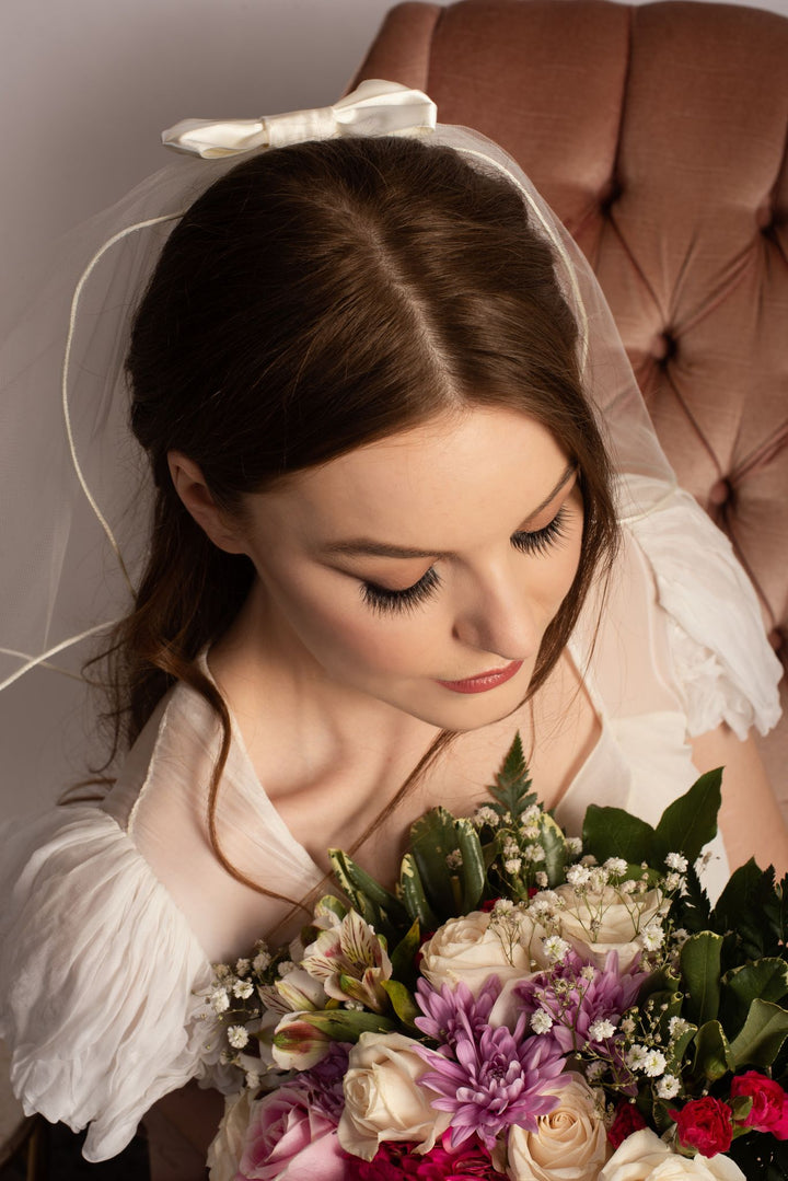 HUNNI | Short Single Tier Veil | Thin Satin Trim Veil | Satin Bow Detail