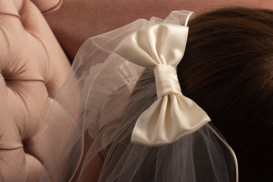 HUNNI | Short Single Tier Veil | Thin Satin Trim Veil | Satin Bow Detail