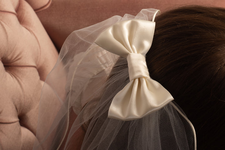 HUNNI | Short Single Tier Veil | Thin Satin Trim Veil | Satin Bow Detail