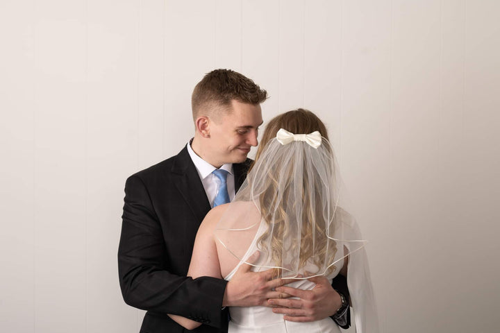 HUNNI | Short Single Tier Veil | Thin Satin Trim Veil | Satin Bow Detail